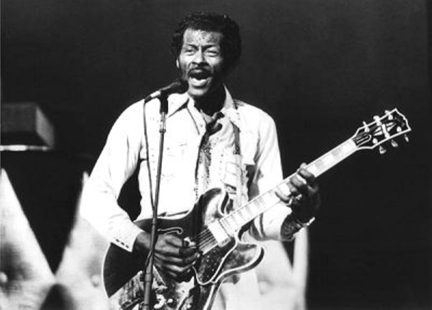 Einer der ersten schwarzen Stars des Rock'n'Roll: Chuck Berry schuf unsterbliche Hymnen, darunter "Sweet Little Sixteen", "Roll over Beethoven" und "Rock'n'Roll Music"