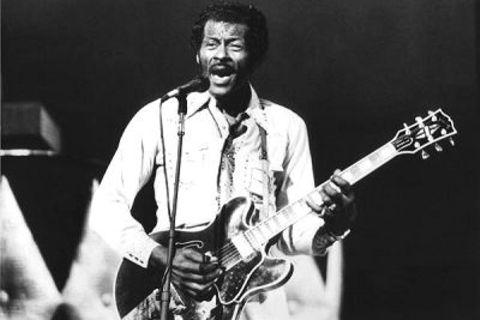 Einer der ersten schwarzen Stars des Rock'n'Roll: Chuck Berry schuf unsterbliche Hymnen, darunter "Sweet Little Sixteen", "Roll over Beethoven" und "Rock'n'Roll Music"