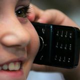 Wenn Ihr Kind auf Schulreise geht, geben Sie ihm ein Handy mit. Telefonieren Sie täglich mit ihm. So können Sie es beraten, wenn es Fragen zum Essen und zur Tabletten- oder Insulindosis hat