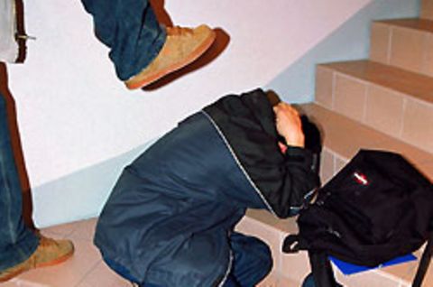 Immer häufiger kommt es zu Gewalt an Schulen. Oft filmen die Täter ihre Opfer dabei mit ihrem Handy und veröffentlichen dann die Filme