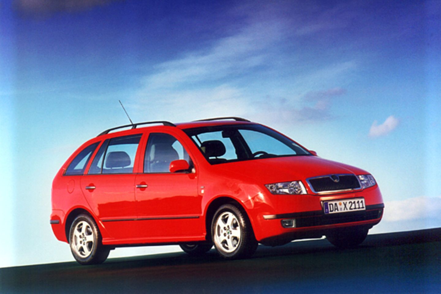Warum nicht billig und solide?     Ganz Mutige halten selbst den Golf für einen Holzweg und greifen zum Skoda Fabia Kombi. Den gibt es für 15.000 Euro sogar neu, und Platz für den Kinderwagen ist auch vorhanden. Wer zum kleinen Benziner greift, hat im Preis sogar eine Autogasanlage drin. Noch spart sie Geld, obwohl nicht ausgeschlossen ist, dass die Nachfrage die Preise anheizt. Zusätzlich ist der Staat vom ehemaligen Stabilitätsgaranten zum Risikofaktor geworden. Dieselfahrer können ein Lied davon singen und ahnen, dass sich der Mechanismus von steigenden Marktanteilen und in der Folge steigenden Abgaben wiederholen kann. Steuer für Skodas 1,2-Liter Benziner: Zurzeit 81 Euro. Gaspreis: Etwa 70 Cent bei leicht erhöhtem Verbrauch. Zahnriemenwechsel: Keiner, der Skoda hat eine haltbare Steuerkette