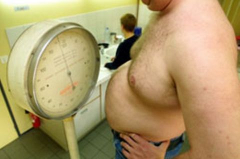 Übergewichtigen Menschen soll der appetitzügelnde Wirkstoff Rimonabant beim Abnehmen helfen. Doch Forscher warnen: Das Diätmittel kann Depressionen auslösen