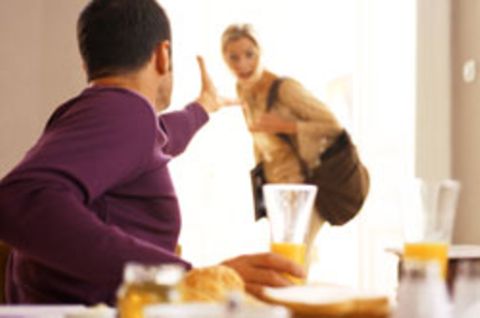 Wenn es in der Beziehung so richtig kracht, sprechen Männer und Frauen einfach eine andere Sprache