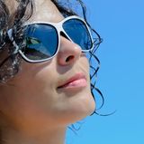 Tragen Sie während einer Clusterepisode immer eine Sonnenbrille bei sich. Grelles oder blendendes Licht kann eine Attacke auslösen