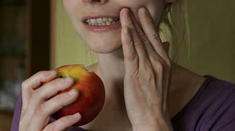 Liegt ein Teil des Zahns frei, quält Heißes und Kaltes, Süßes und Saures