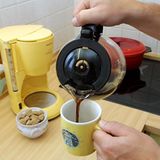 "Es handelt sich um einen bisher verschwiegenen Teil der Siegfried-Sage: 'Hol mal Kaffee!' sagte Brunhild in ihrer aufbrausenden Art nach erfolgtem Beischlaf zu Siegfried, und nach seinem heroischen Kampf mit dem Drachen fehlten ihm leider die Schneidezähne, und er antwortete auf Hagens Frage: 'Wat mattu hier?' mit bekanntem Zitat! Darauf Hagens aggressive Freveltat!", ulkt Wolf Pracht aus Köln-Brück