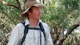 Der Naturwissenschaflter Shayne Neal betreibt mit seiner Frau Lizzie mitten im Nationalpark am Kap Otway eine Eco-Lodge für Touristen, die Flora und Fauna hautnah erleben wollen. Abends kommen Kängurus zu Besuch.