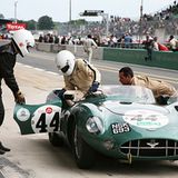 So gaben sich echte Champions die Ehre. Die Fans sahen Wagen wie den Porsche 936, den legendären Lola T280 oder diesen alten Champion, den Aston Martin DBR1, der 1959 in Le Mans triumphierte. Auch viele Piloten von einst setzten sich bei den "Classics" noch einmal ans Steuer: Der Holländer Gijs vaon Lennep, Gérad Larrousse aus Frankreich, oder der Deutsche Jochen Mass - insgesamt waren neun ehemalige Le-Mans-Gewinner auf der Strecke.