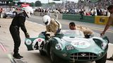 So gaben sich echte Champions die Ehre. Die Fans sahen Wagen wie den Porsche 936, den legendären Lola T280 oder diesen alten Champion, den Aston Martin DBR1, der 1959 in Le Mans triumphierte. Auch viele Piloten von einst setzten sich bei den "Classics" noch einmal ans Steuer: Der Holländer Gijs vaon Lennep, Gérad Larrousse aus Frankreich, oder der Deutsche Jochen Mass - insgesamt waren neun ehemalige Le-Mans-Gewinner auf der Strecke.