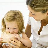 Andreas B. aus Hamburg sieht das ganz anders: "Frauen sind sozial viel feinfühligere Wesen als Männer. Sie wollen damit ein Gemeinschaftsgefühl erzeugen"