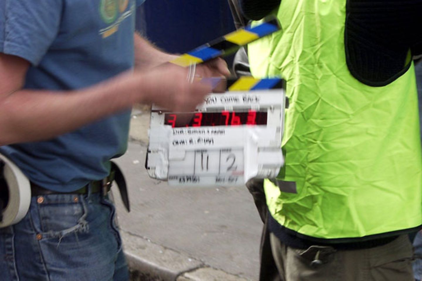 2004    Einmal Kinostar sein:  Diesen Traum konnte man sich  2004 erkaufen. Regisseur Ralf List  finanzierte seinen Film "Wer ist  eigentlich ... Paul?" dadurch, dass  er alle 24 Rollen versteigerte – für  bis zu 38.050 Euro