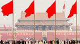 Nicht zu oft die Nummer 4 benutzen. Zwar glauben Chinesen, "gute Dinge kommen immer zu zweit", bevorzugen also gerade Zahlen. Vor allem 6 und 8 gelten als Glück bringend. Aber die 4 ist eine Ausnahme. Denn das chinesische Wort für "vier", "si", klingt wie das chinesische Wort für "Tod", ebenfalls "si"