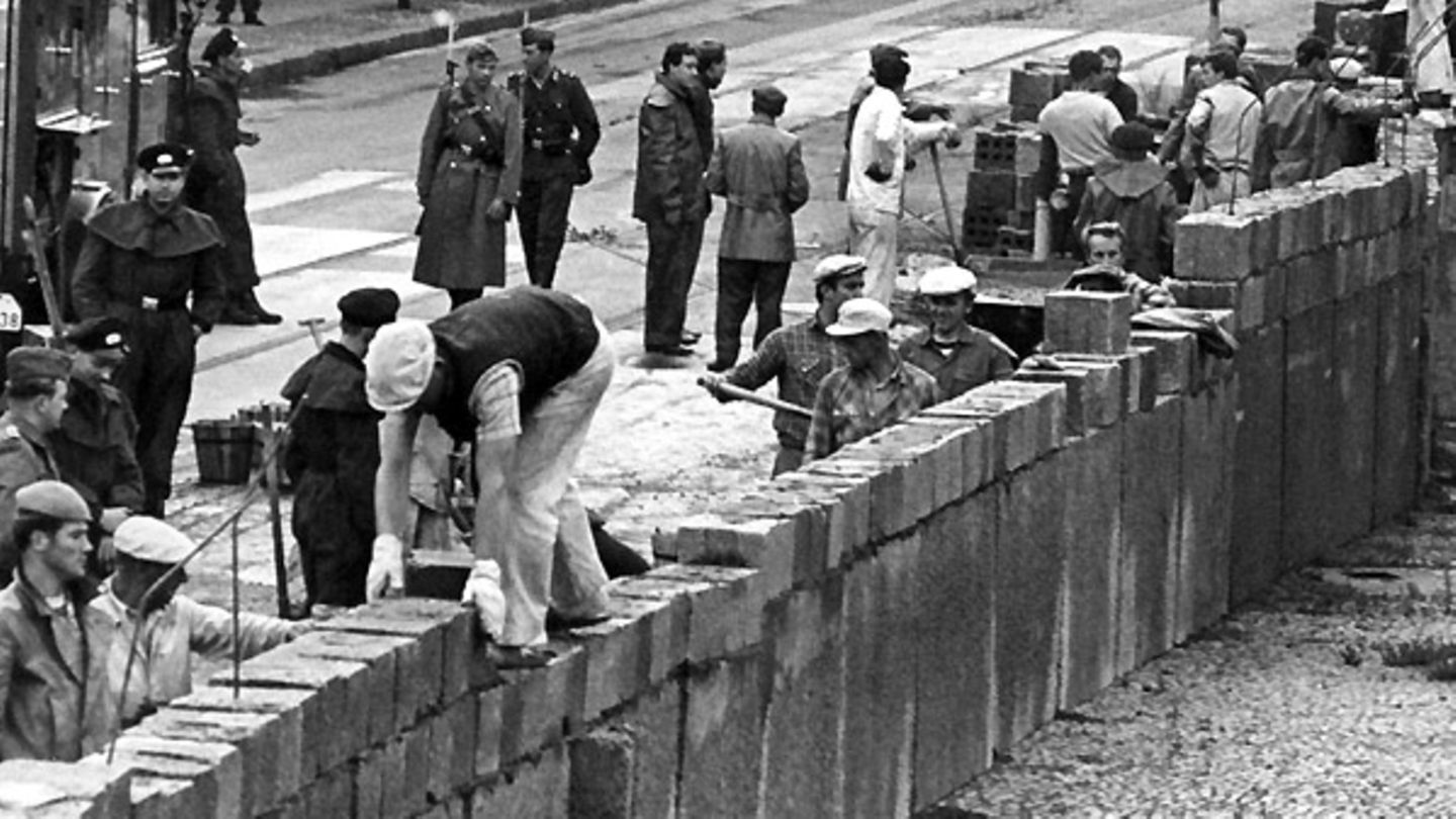 August 13, 1961: A country walled itself in August 13, 1961: A country walled itself in