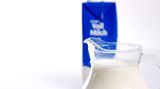 Vollmilch und H-Milch: Günstiger    Die Preise sanken bei allen Molkereiprodukten in den vergangenen zwölf Monaten. So auch bei der Milch. H-Milch kostet 17,7 Prozent, die Vollmilch 21,8 Prozent weniger