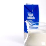 Vollmilch und H-Milch: Günstiger    Die Preise sanken bei allen Molkereiprodukten in den vergangenen zwölf Monaten. So auch bei der Milch. H-Milch kostet 17,7 Prozent, die Vollmilch 21,8 Prozent weniger