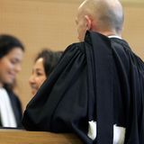 ... aber auch auf Rechtsanwältinnen beziehungsweise Notarinnen (68 Prozent). Das ist beim anderen Geschlecht nicht anders: 72 Prozent der Frauen finden Rechtsanwälte besonders attraktiv