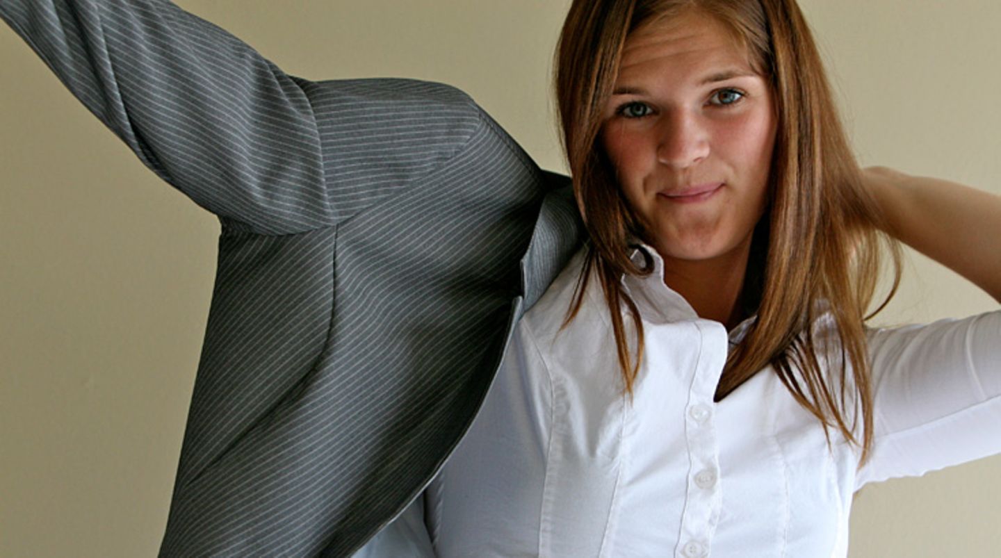 Machen Sie sich das Zwiebelsystem zunutze und tragen Sie mehrere Kleidungsstücke übereinander, die Sie nach Bedarf ablegen können