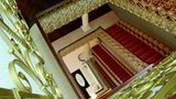 Denkmalschutz im Altbau: Das schmiedeeiserne Treppenhausgeländer wurde den neuen Normen entsprechend erhöht