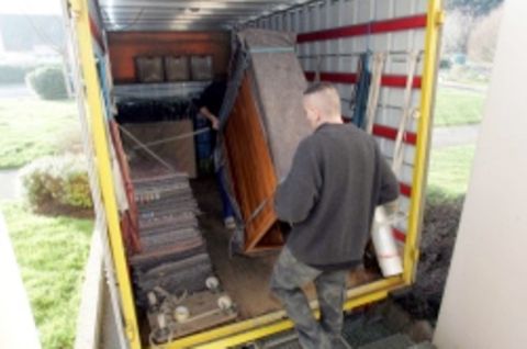 Wenn dem Kumpel der Leuchter vom Laster fällt, haftet er nicht