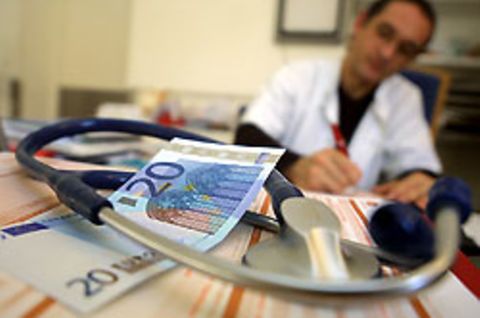 Behandlung nur noch gegen Bargeld?