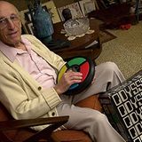 Baer mit seinen zwei größten Erfindungen: "Senso" und die Konsole "Odyssey"