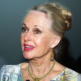 Insgesamt spielte Tippi Hedren in rund 50 Filmen mit - doch in Erinnerung bleiben wird sie auf ewig für ihre Zusammenarbeit mit Hitchcock. Inzwischen scheint sie mit dem Regisseur ihren Frieden geschlossen zu haben: Bei einem Deutschlandbesuch nahm sie vor zwei Jahren einen Preis für Hitchcock entgegen. Bei der Gelegenheit sagte sie, sie hege keinen Groll gegen ihn