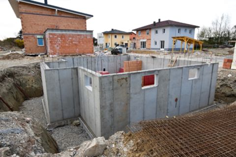 Pfusch am Bau ist keine Seltenheit: So kann sich beispielsweise falsch aufgefüllter Baugrund als nicht tragfähig erweisen