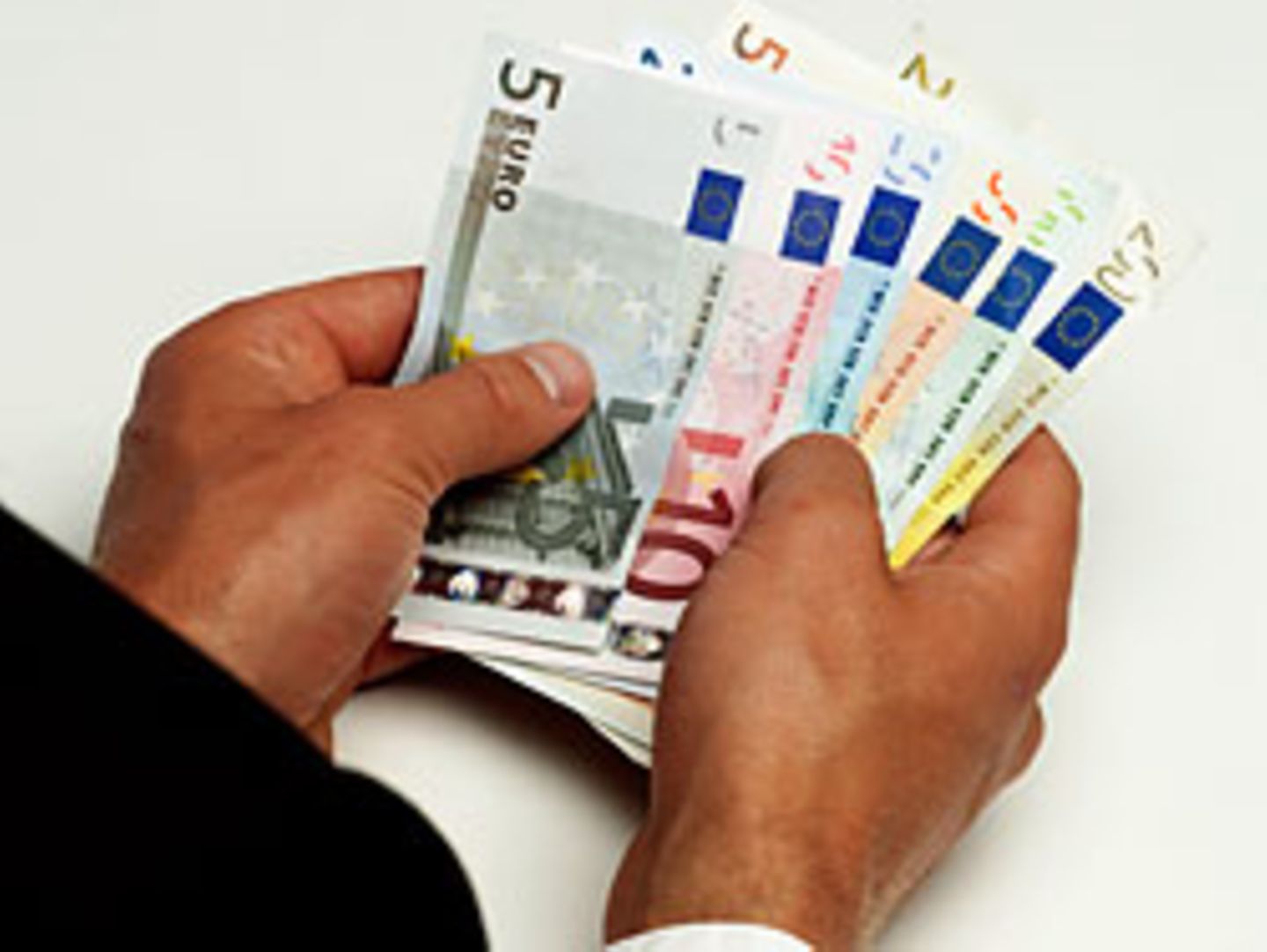 Rund 6400 Euro plünderte der Angeklagte vom Konto seiner toten Nachbarin