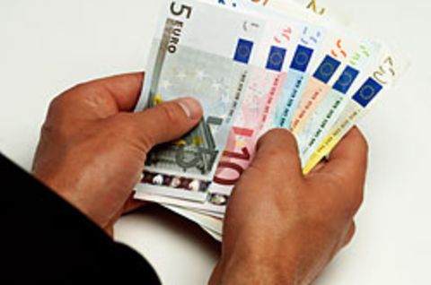 Rund 6400 Euro plünderte der Angeklagte vom Konto seiner toten Nachbarin