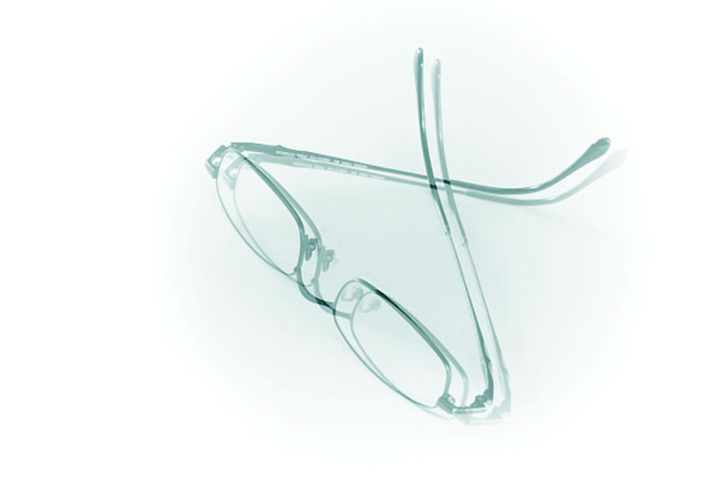Es gäbe weniger Brillenträger und Optiker sowie Augenärzte hätten es schwer. Denn anstatt dass die Kinder früher bei schlechtem Licht unter der Bettdecke gelesen haben, wären sie gesünderen Dingen nachgegangen, nämlich dem Schlaf und hätten heute als Erwachsene keinen Augenschaden.   Anna K., Bonn