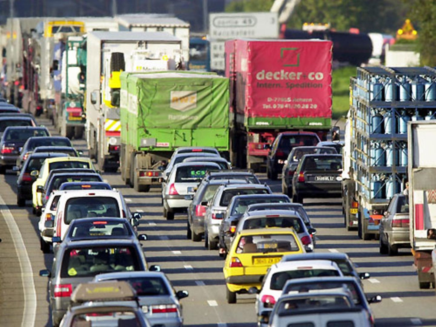 Verkehrsexperten halten das Überholverbot für Lkw nicht für die richtige Lösung, um Staus zu vermeiden