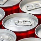 Mit "kalorienarm" darf ein Lebensmittel nur etikettiert sein, wenn 100 Gramm davon nicht mehr als 210 Kilojoule beziehungsweise 50 Kilokalorien haben. Für Getränke gilt: 100 Milliliter dürfen nicht mehr als 84 Kilojoule beziehungsweise 20 Kilokalorien enthalten