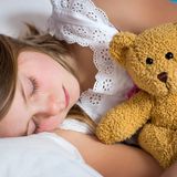 Ein Teddy hilft beim EInschlafen
