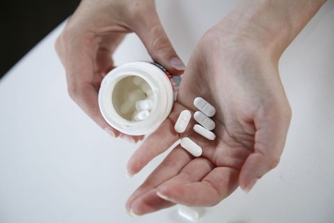 Tabletten mit Anti-Viren-Mittel helfen bei Lippenherpes