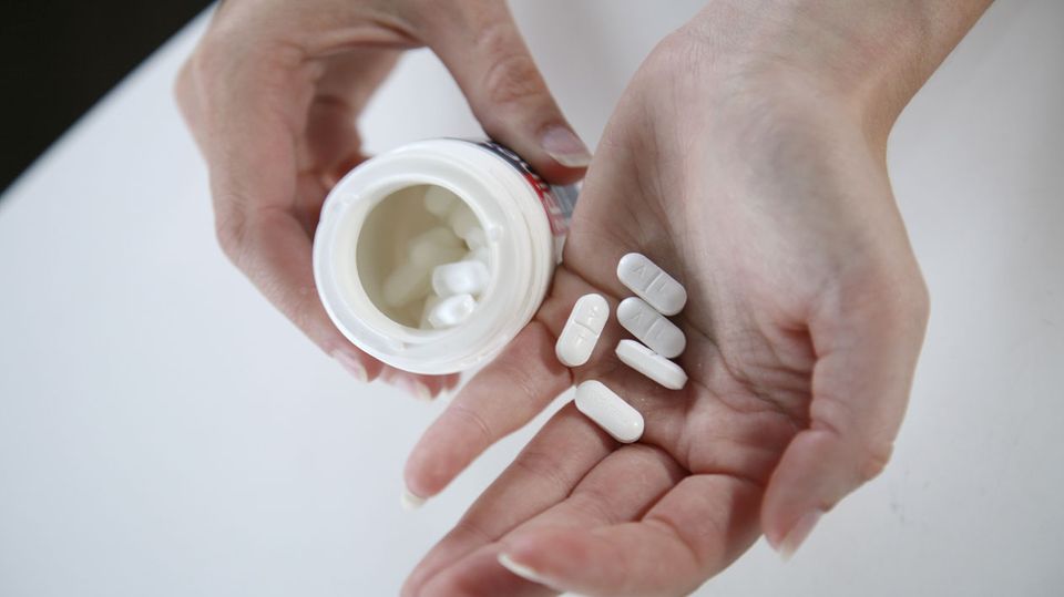 Tabletten mit Anti-Viren-Mittel helfen bei Lippenherpes