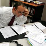 "Stress ist ein Bazillus, der von unsicheren Menschen in leitender Stellung auf Mitarbeiter übertragen wird."  Oliver Hassenkamp, deutscher Kabarettist, Schauspieler und Autor (1921 - 1988).  Bekannt ist vor allem seine Jugendbuchreihe "Burg Schreckenstein" sowie die Verfilmung "Es geschah am 20. Juli"