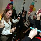 "Musik vermittelt den Menschen ein Gemeinschaftsgefühl, hilft ihnen Gefühle auszudrücken sowie einen Lebenspartner zu finden (bei Musik und Tanz). Manche Tierarten haben auch Musik (Singvögel, Wale), das hilft ihnen eine Gemeinschaft enger zusammen zu binden", Hartmut Kaiser, München