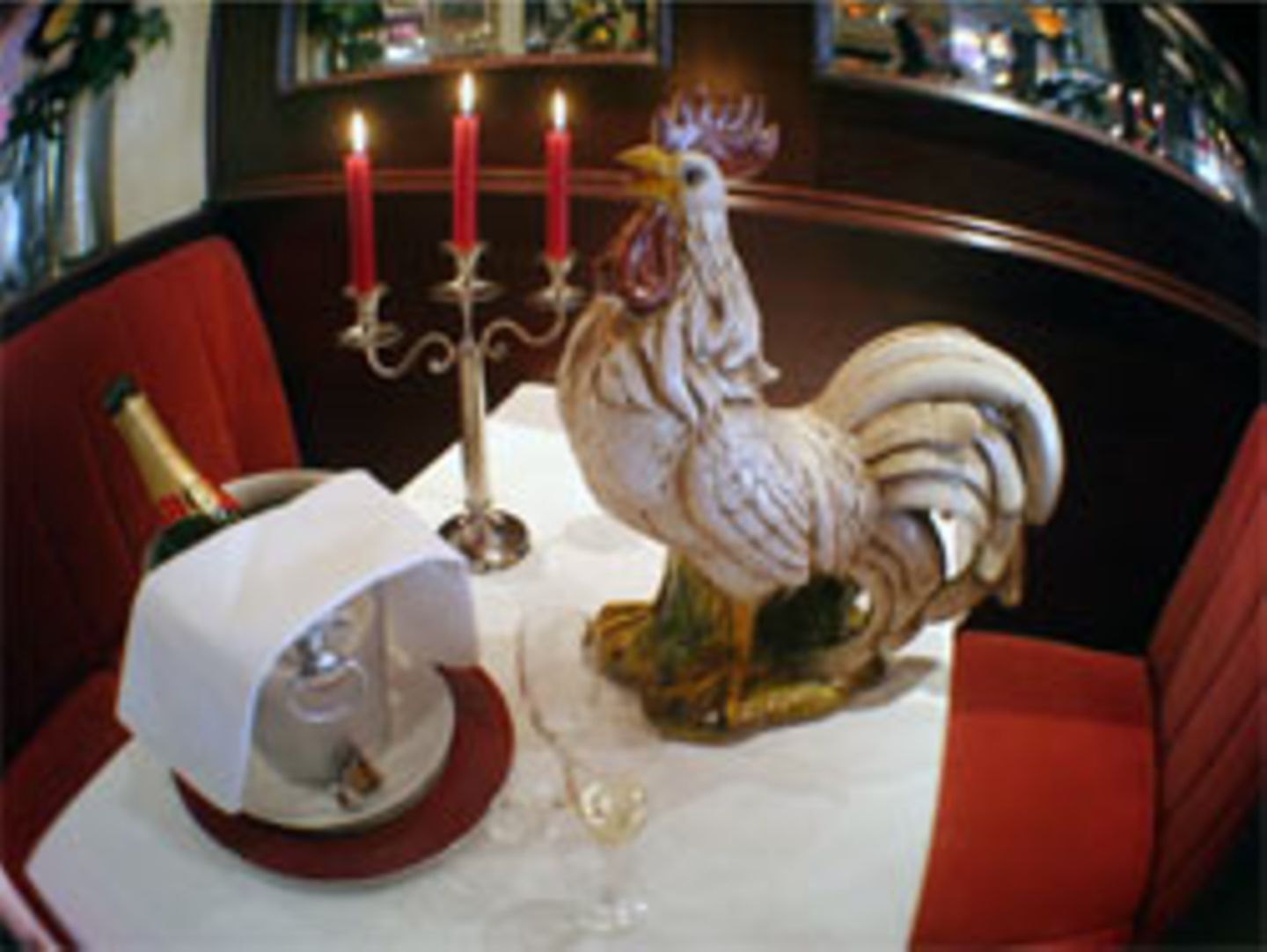 Champagner und Bressehuhn zum Weihnachtsabend