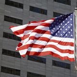 Kritik am politischen System der USA      Daisan:    "Es ist Tradition der US-Regierung ständig zu lügen. Der amerikanische Traum ist eine gigantische Lüge und die US-Demokratie ist eine noch größere Lüge! Die USA müssen einen radikalen Regierungswechsel vollziehen, wenn sie wenigstens wieder ein Stück weit glaubwürdig werden wollen."    Molch66:    "Er (George W. Bush,. Anm. der Red.) gibt mehr Geld für Krieg als für Bildung etc. aus."    H.P. (Auszug aus einem Brief eines US-Bischofs an den Präsidenten):    "Wir werden nicht gehasst, weil wir Demokratie, Freiheit und Menschenrechte praktizieren. Wir werden gehasst, weil unsere Regierung den Ländern der Dritten Welt diese Prinzipien verweigert"