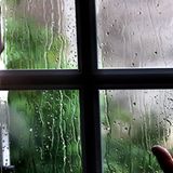 Pünktlich zum ersten April warnen Nachrichtenagenturen jedes Jahr vor dem Umweltgift Dihydrogen-Monoxid, einem Hauptbestandteil des Sauren Regens, das in Tumoren und Kernkraftwerken zu finden sei und beim Einatmen tödlich wirke. Nichts ist an dieser Meldung falsch: Nur Dihydrogen-Monoxid ist schlichtweg Wasser (H2O)