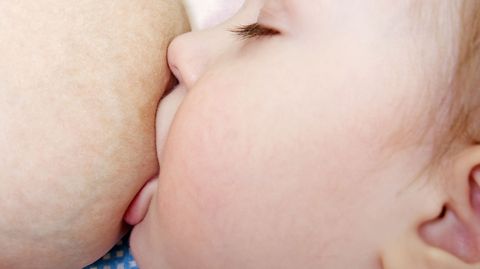 Stillen stärkt die Körperabwehr des Babys