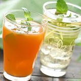 Hat die Getränke-Industrie ihre Finger im Spiel? "Die Füllmenge von Gläsern ist genormt und den beliebten 0,33 Liter großen Flaschen wie etwa Cola und Fanta angepasst", meint Michael A. aus München