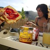 "Das ist die reine Unfähigkeit selbst eine Entscheidung zu treffen. Hunger hätte Frau ja, aber was soll Frau nur essen? Süss? Fettig? Gesund? ... Wenn ein anderer dann eine Entscheidung trifft, ist Frau erleichtert und möchte - natürlich - ihren Teil", urteilt "Steelbow" aus München