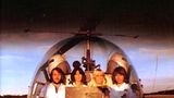 Abba: Auf keiner 70er-Jahre-Party darf diese Musik fehlen! Mit ihren unzähligen Hits war das schwedische Quartett seit dem Grand-Prix-Sieg mit "Waterloo" ein Dauerbrenner im Radio und in den Hitparaden. Auf Arrival aus dem Jahre 1976 sind zahlreiche, inzwischen zu Klassikern gewordene Titel wie "Dancing Queen", "Knowing Me, Knowing You" oder "Money, Money, Money" versammelt.