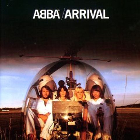 Abba: Auf keiner 70er-Jahre-Party darf diese Musik fehlen! Mit ihren unzähligen Hits war das schwedische Quartett seit dem Grand-Prix-Sieg mit "Waterloo" ein Dauerbrenner im Radio und in den Hitparaden. Auf Arrival aus dem Jahre 1976 sind zahlreiche, inzwischen zu Klassikern gewordene Titel wie "Dancing Queen", "Knowing Me, Knowing You" oder "Money, Money, Money" versammelt.