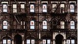 Als Physical Graffiti erschien, war die britische Band Led Zeppelin den Zenit ihrer Karriere angekommen. Tausende von Fans übernachteten damals vor den Plattenläden, um ein Exemplar des Doppelalbums zu ergattern. Und sie wurden nicht enttäuscht: Auf vier Seiten erweitern die Briten ihren Heavy-Rock um Folk-, Country- und fernöstliche Klänge. Bei aller künstlerischen Abenteuerlust vergaßen Jimmy Page und Robert Plant nicht, ihre Experimente in solide Rock-Songs zu gießen. So fortschrittlich klang der Mainstream 1975!