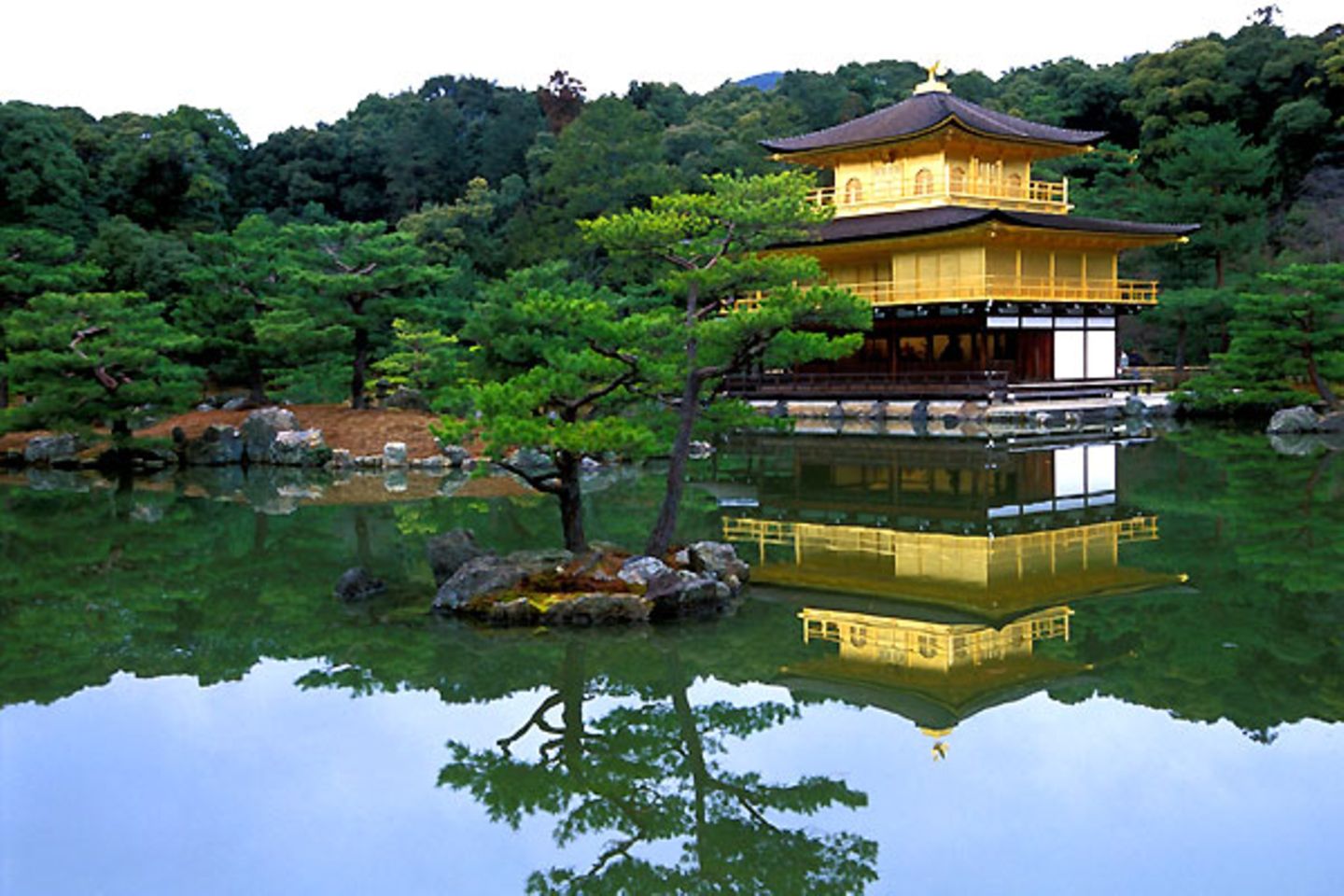 Studie: 5. Platz - Japan macht uns in diesem Ranking doch tatsächlich den sonst viel beschworenen Rang als "Export-Weltmeister" streitig und wird dafür auch noch mit Platz 5 belohnt. "Made in Germany" scheint in der Welt durchaus immer noch etwas zu gelten (immerhin Platz 3 in der Liste hinter den USA), doch "Made in Japan" wird offenbar mehr wahrgenommen. Vielleicht machen japanische Stereo-Anlagen einfach mehr Spaß als deutsche - sagen wir - Windkraftanlagen? Könnte ja sein ... 5. Platz - Japan macht uns in diesem Ranking doch tatsächlich den sonst viel beschworenen Rang als "Export-Weltmeister" streitig und wird dafür auch noch mit Platz 5 belohnt. "Made in Germany" scheint in der Welt durchaus immer noch etwas zu gelten (immerhin Platz 3 in der Liste hinter den USA), doch "Made in Japan" wird offenbar mehr wahrgenommen. Vielleicht machen japanische Stereo-Anlagen einfach mehr Spaß als deutsche - sagen wir - Windkraftanlagen? Könnte ja sein ...