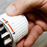 Eine kuschelig-warme Wohnung kommt Deutschland teurer zu stehen: Leichtes Heizöl kostete März 2008 rund 45 Prozent mehr als ein Jahr zuvor