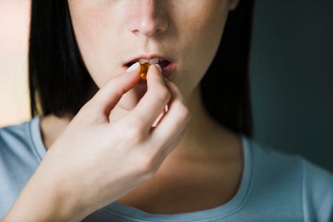 Es ist nicht leicht von Zigaretten loszukommen. Viele greifen daher zu Hilfsmitteln - wie Medikamenten