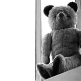 Warum erinnern sich alte Menschen oft so gut an ihre Kindheit?  Vermutlich, weil wir uns an  Ereignisse, die mit Gefühlen  verbunden waren, besser  erinnern als an neutrale  Erlebnisse - und in der  Kindheit erleben wir viele  intensive Gefühle